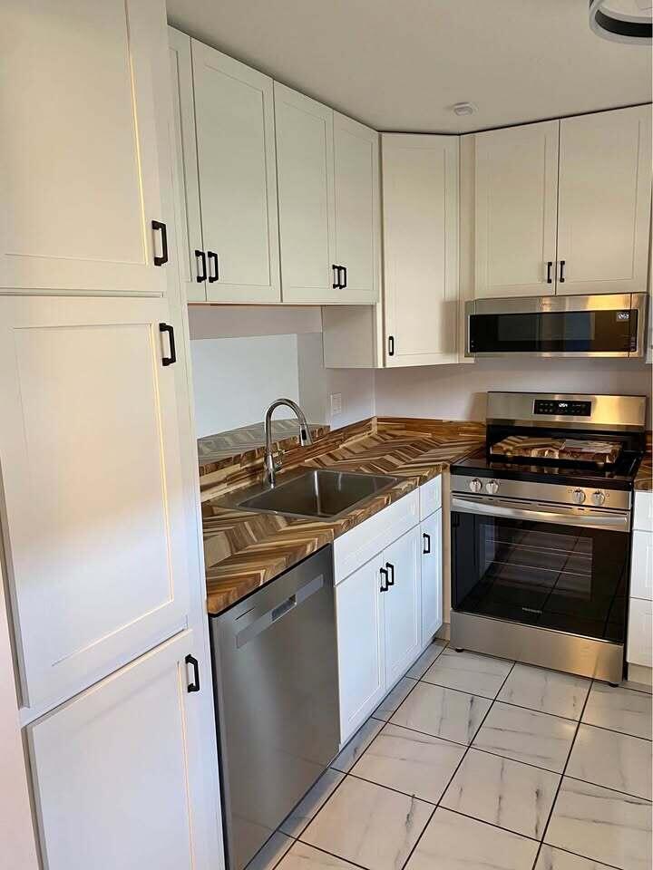 HOLIDAY VILLAGE - Residential Lease