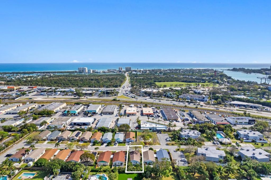 Photo of 141 E Riverside Drive #24, Jupiter, FL 33469 (MLS # R10952069)