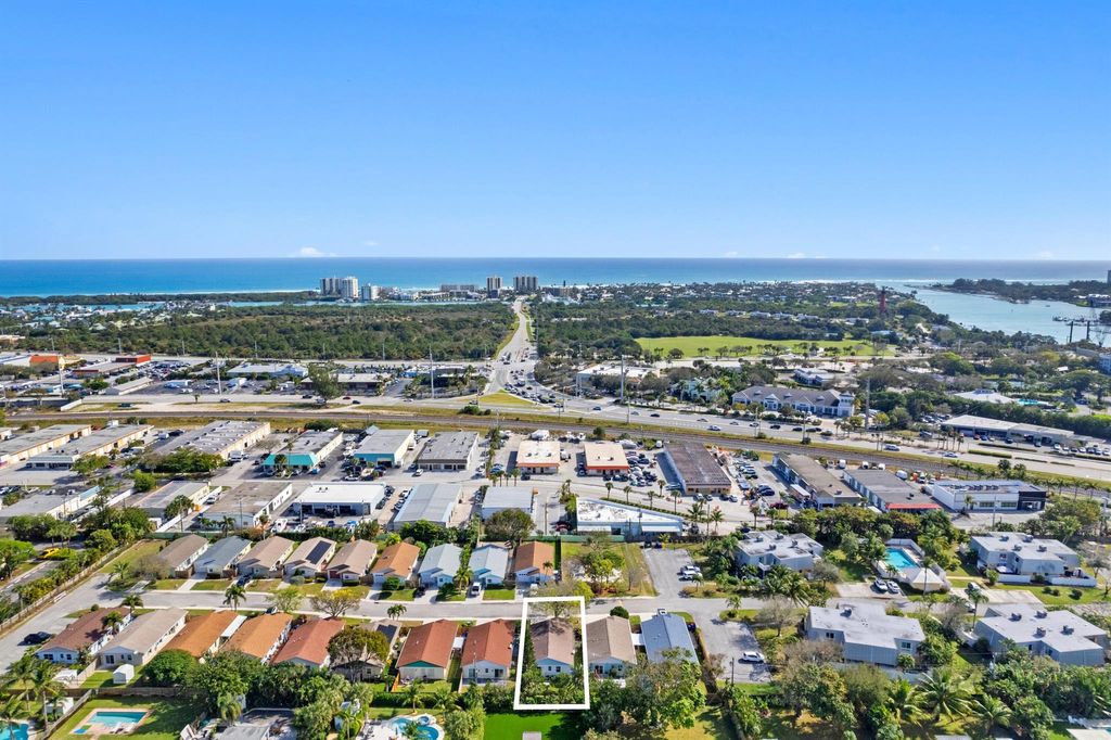 Photo of 141 E Riverside Drive #24, Jupiter, FL 33469 (MLS # R10952069)