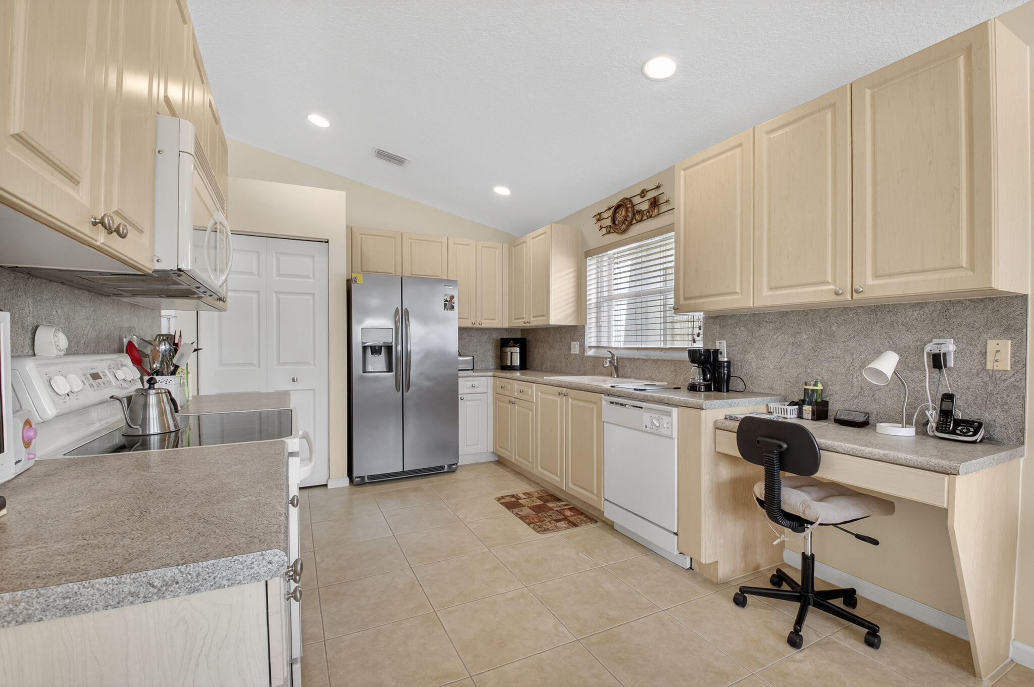 VALENCIA FALLS 6 - Residential