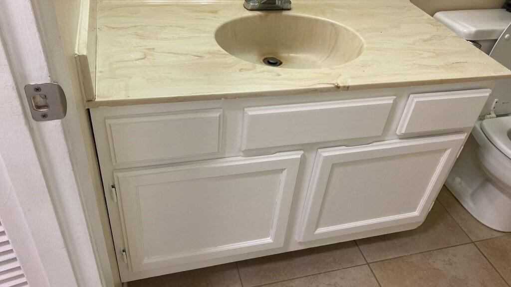 WOODLANDS CONDOMINIUM APARTMENT BUILDING 1 - Residential Lease