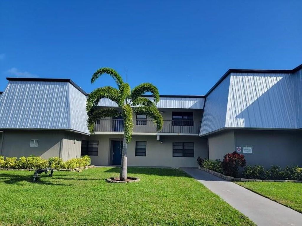 Photo of 2516 S 19th Street #208, Fort Pierce, FL 34982 (MLS # R11153646)