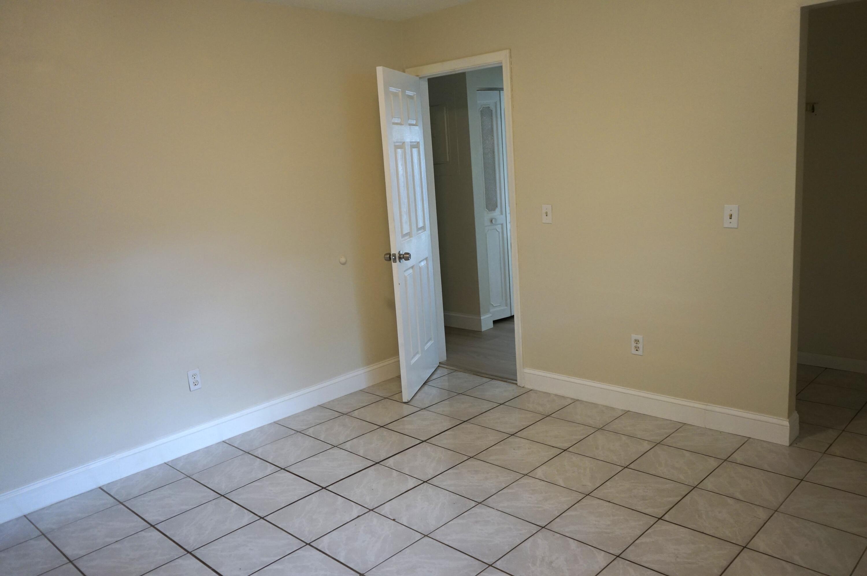 NORTH HOLLYWOOD - Residential Lease