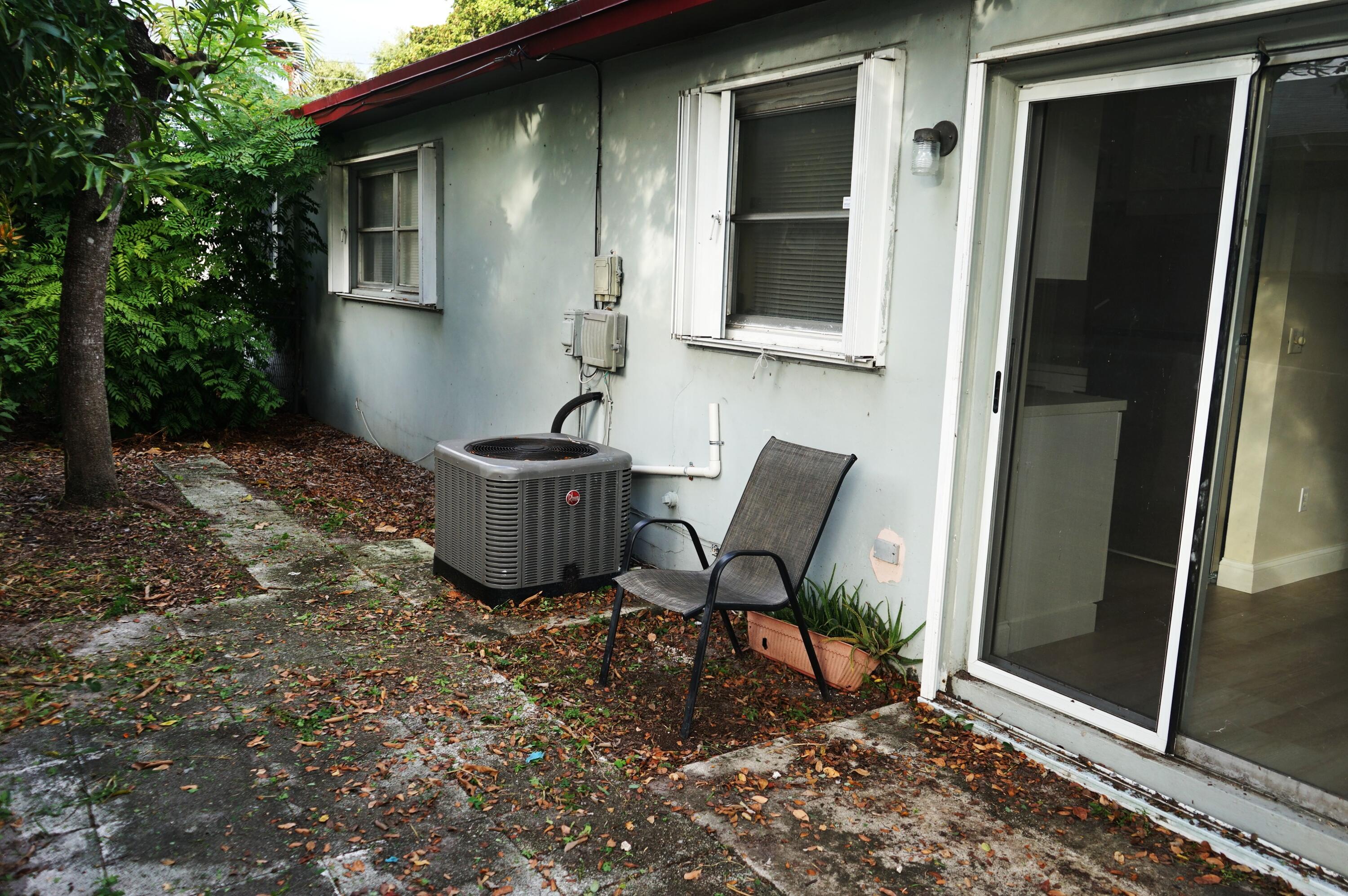 NORTH HOLLYWOOD - Residential Lease