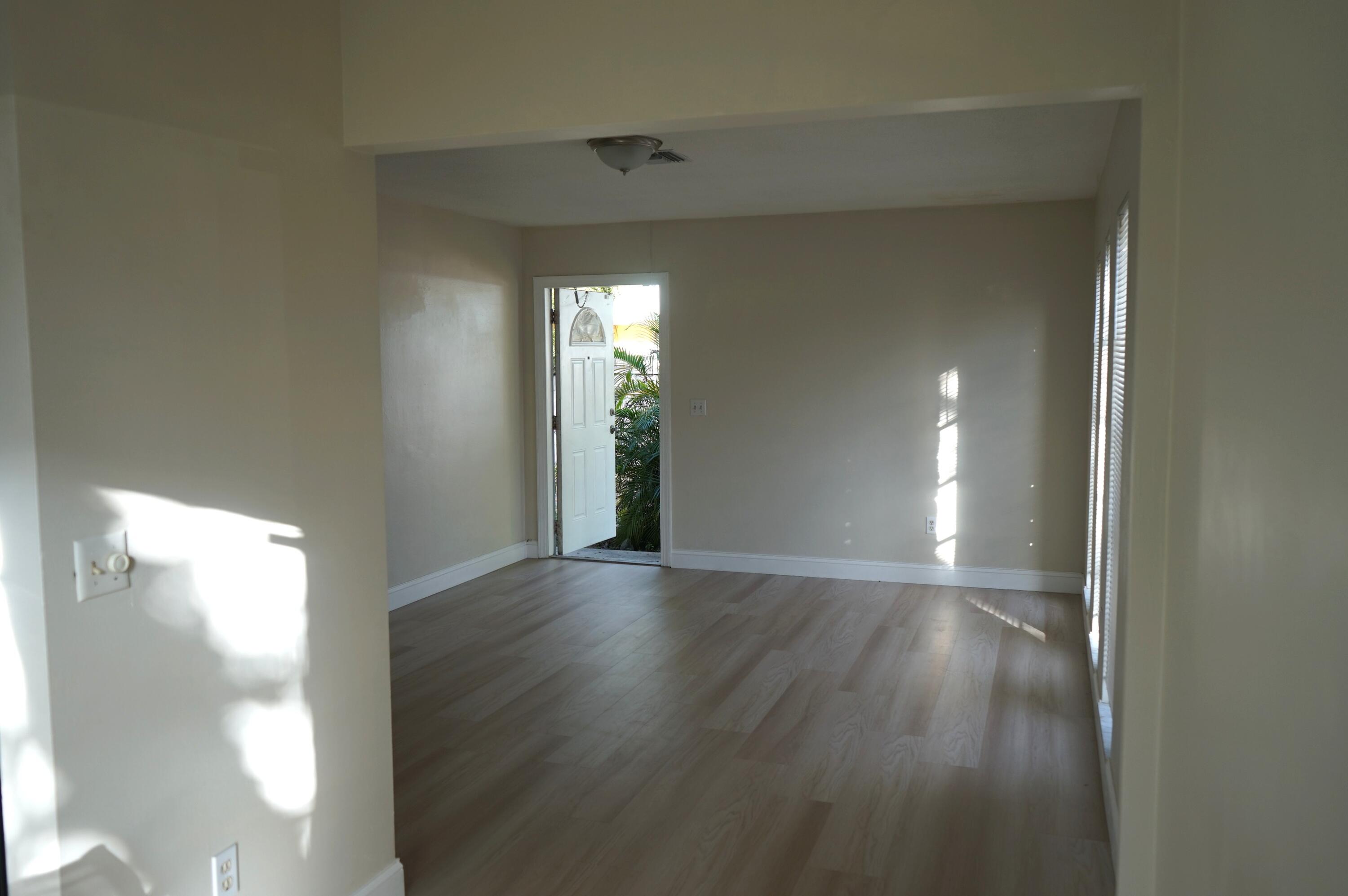 NORTH HOLLYWOOD - Residential Lease