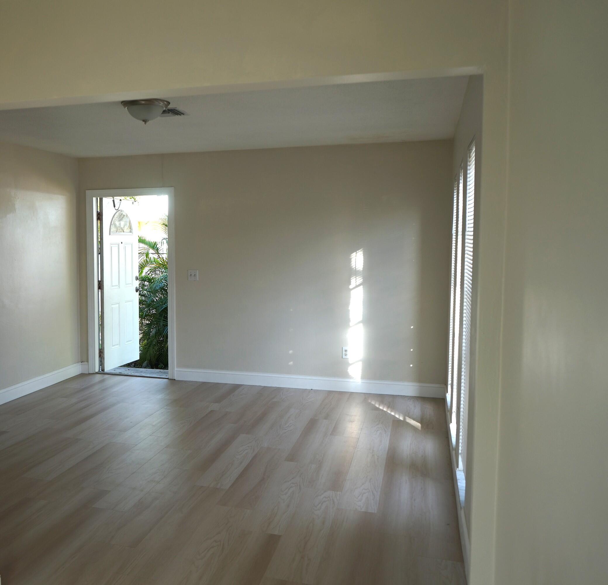 NORTH HOLLYWOOD - Residential Lease