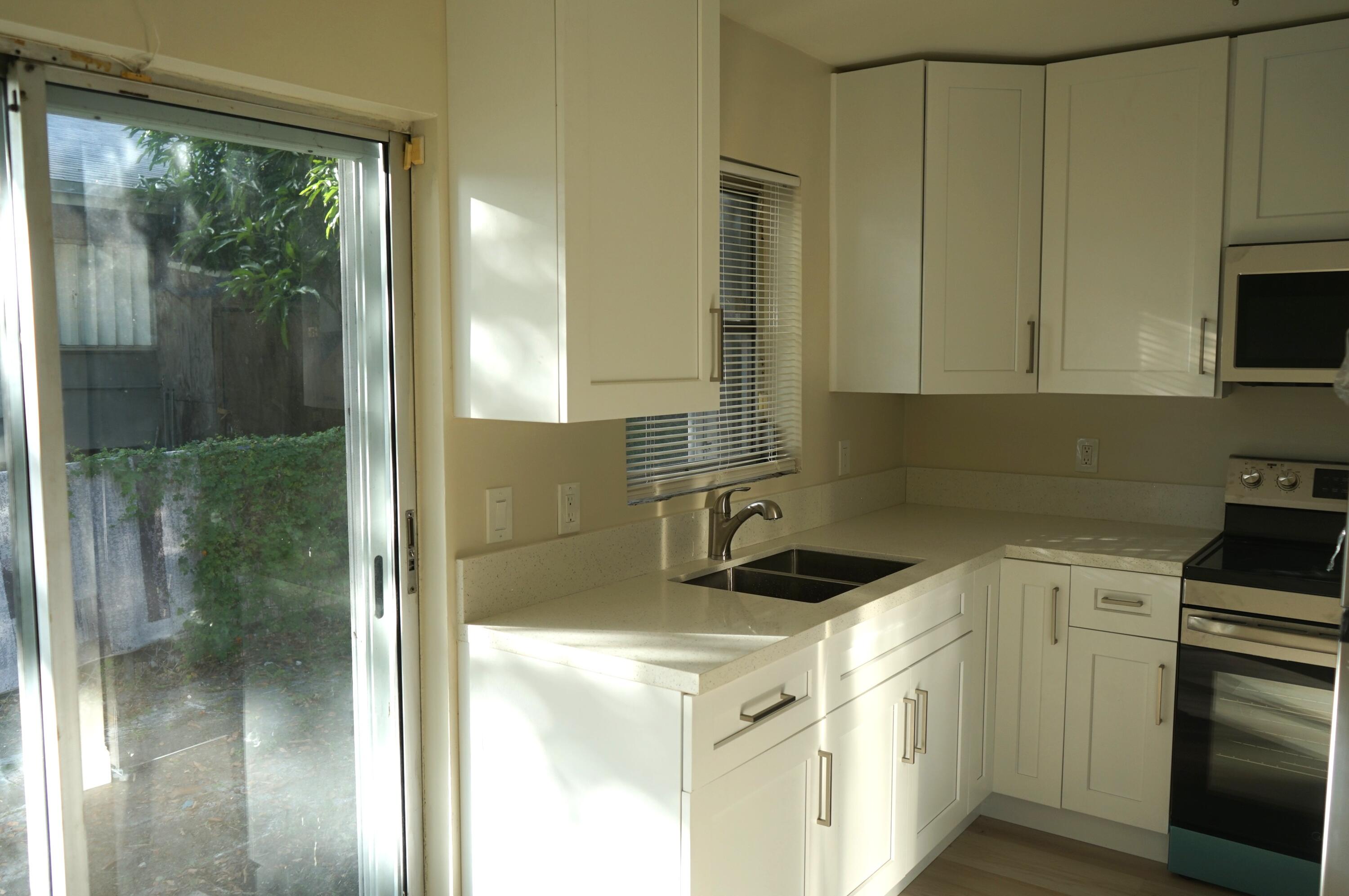 NORTH HOLLYWOOD - Residential Lease