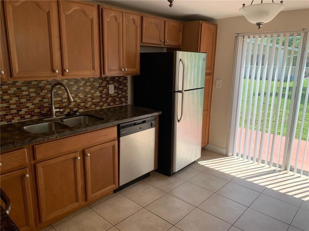 206 SW 1st Street J-4