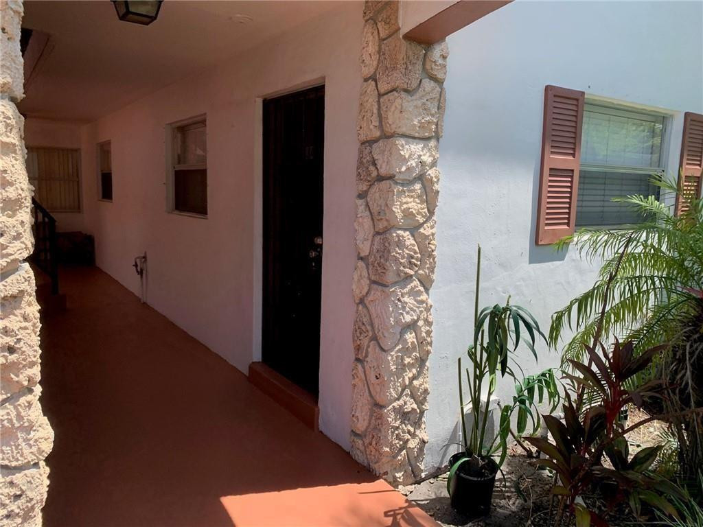 206 SW 1st Street J-4