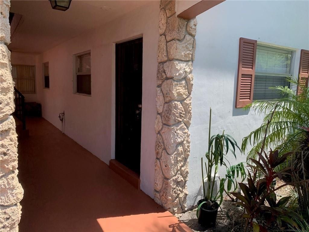 Photo of 206 SW 1st Street #J-4, Pompano Beach, FL 33060 (MLS # F10551945)