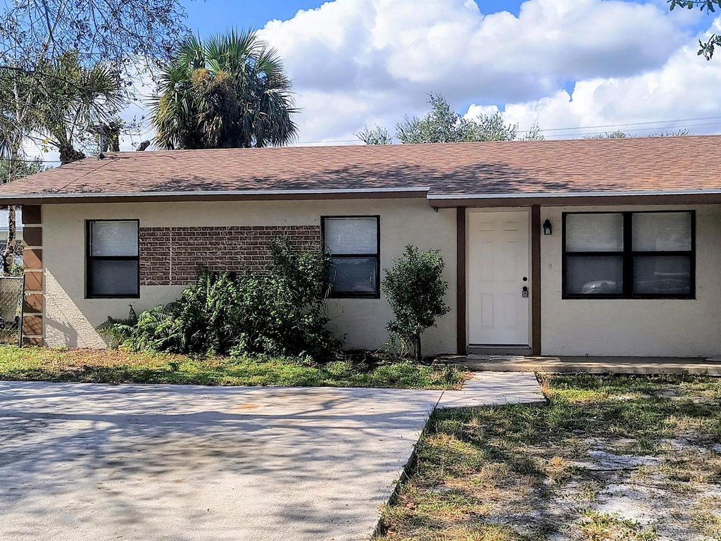 Photo of 1115 N 16th Court, Fort Pierce, FL 34950 (MLS # R11135421)