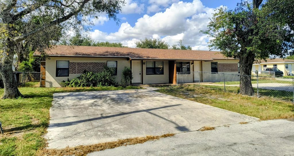 Photo of 1115 N 16th Court, Fort Pierce, FL 34950 (MLS # R11135421)