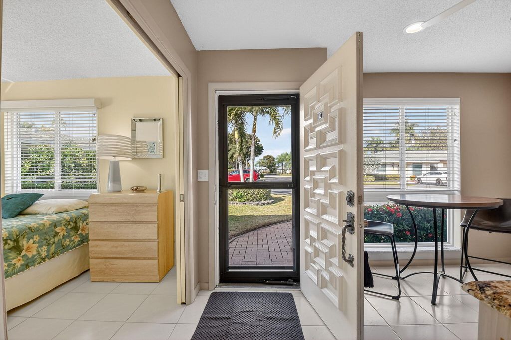 Photo of 13752 Via Flora #D, Delray Beach, FL 33484 (MLS # R11152394)