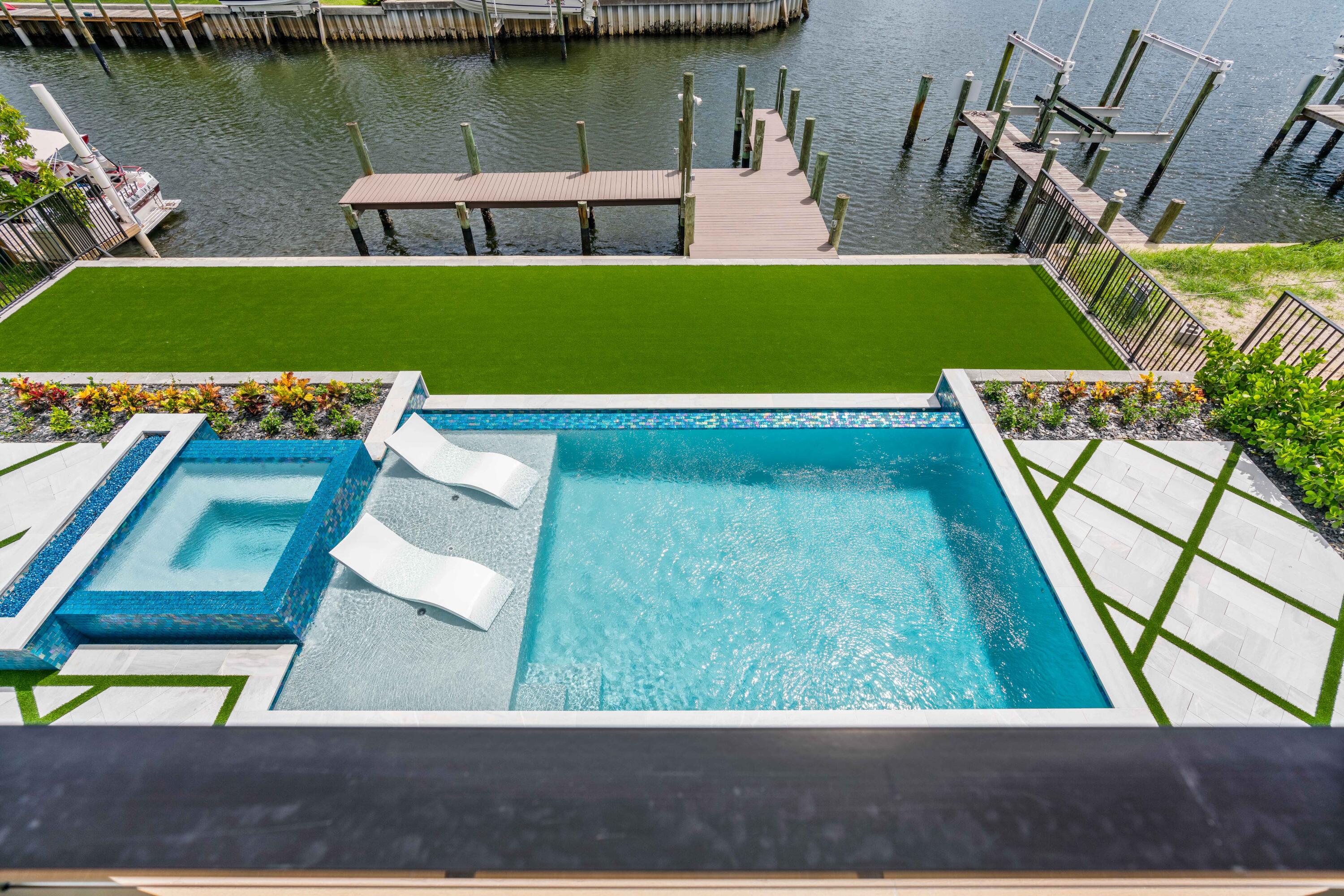 PIRATES COVE - Residential