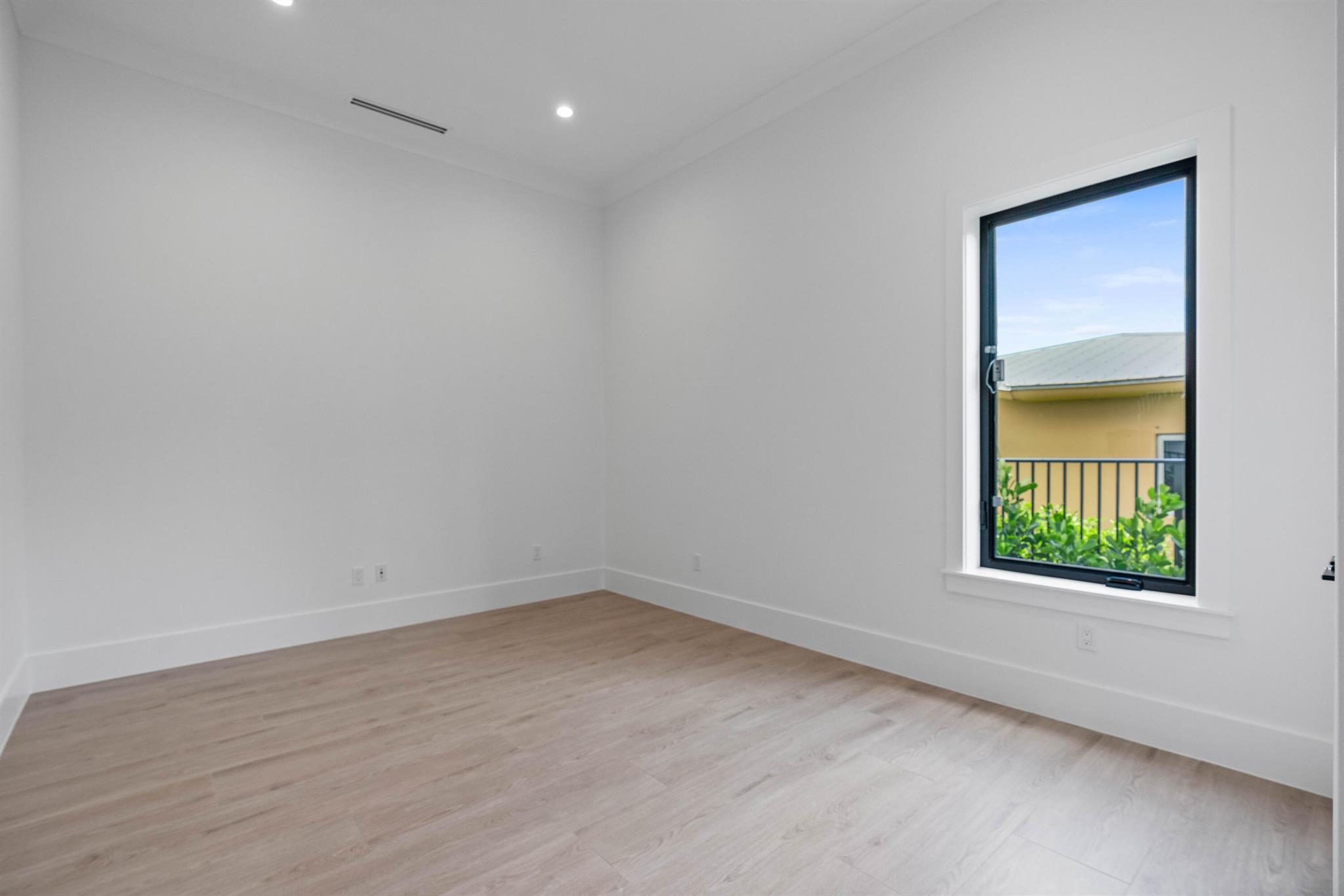 PIRATES COVE - Residential