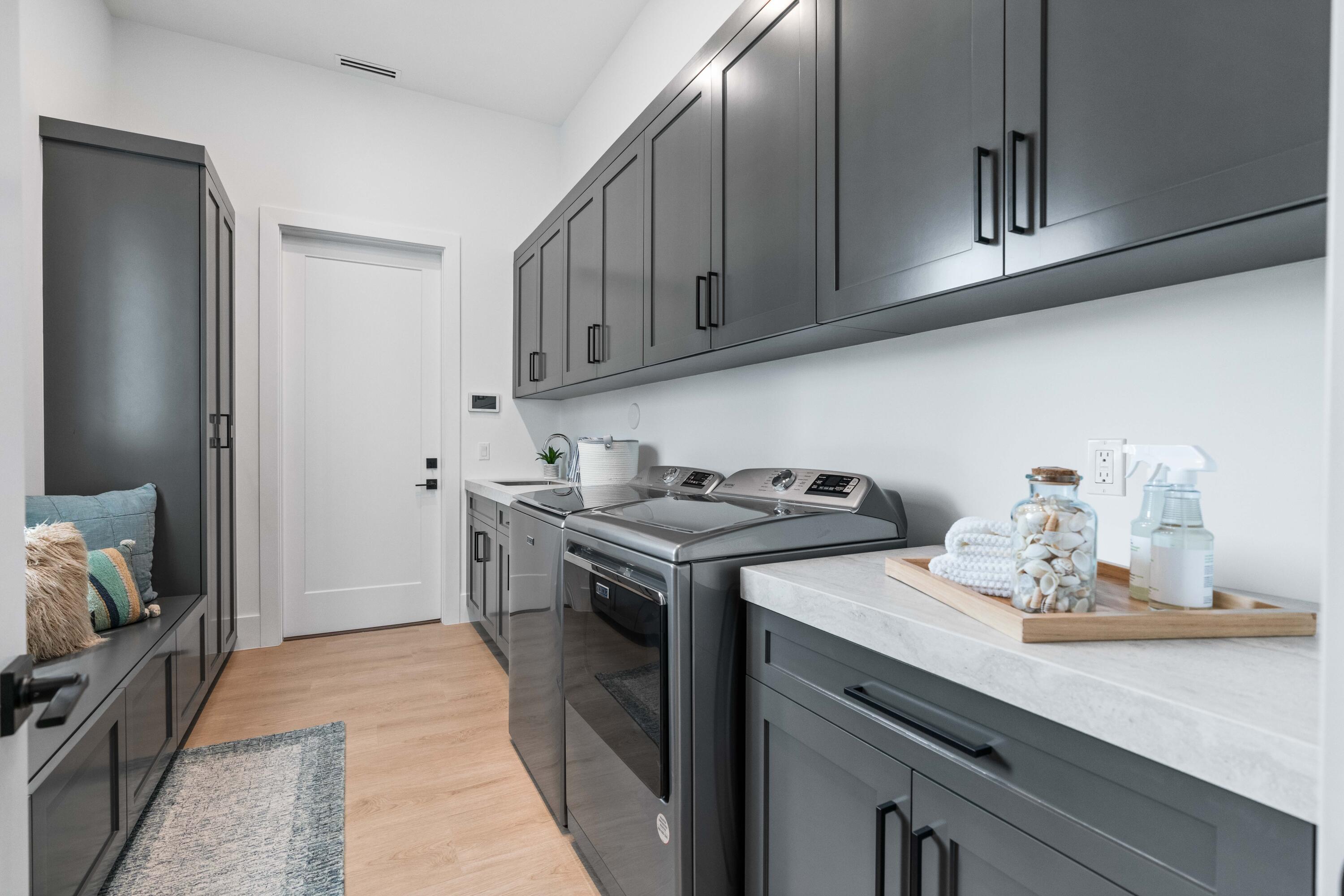 PIRATES COVE - Residential