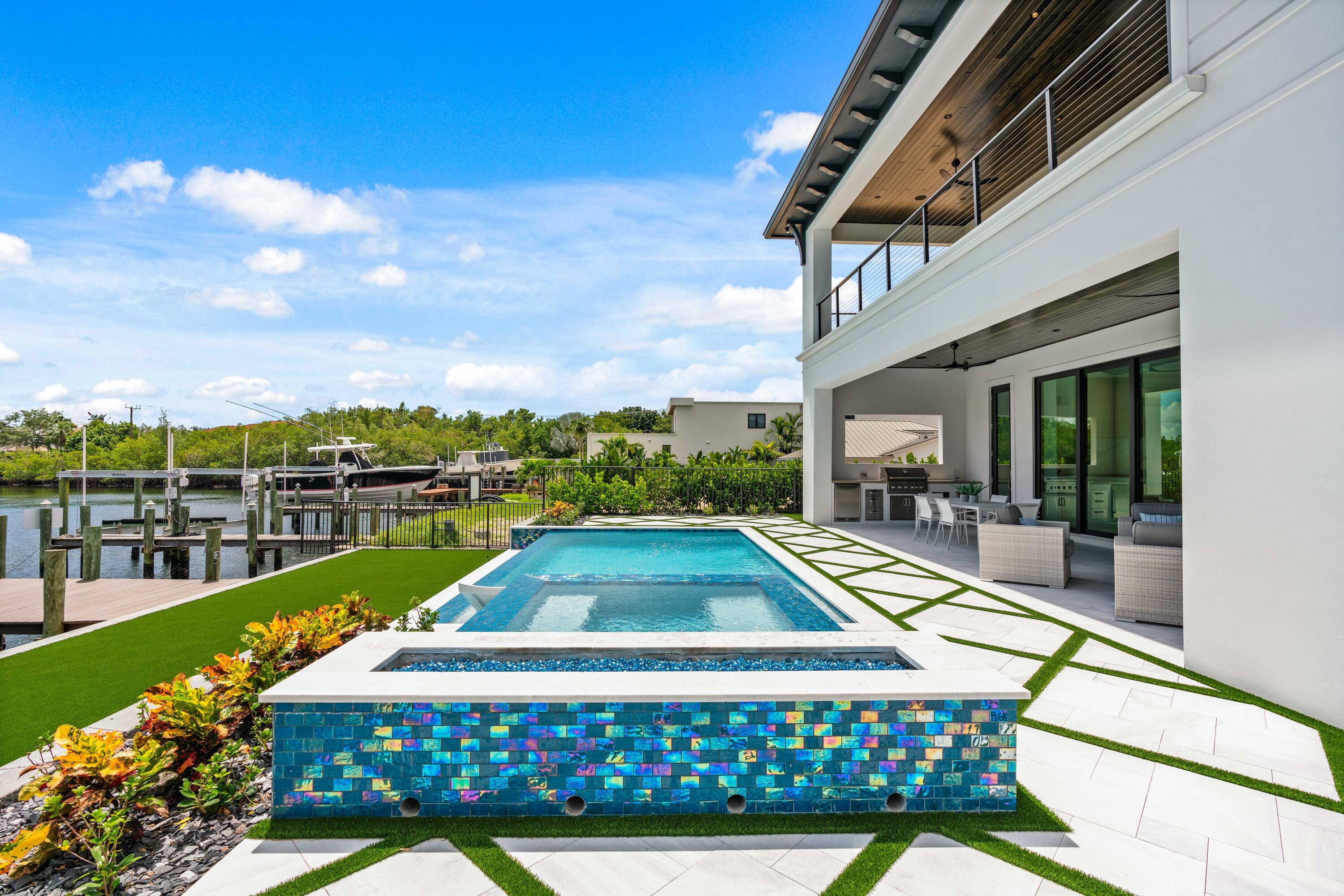 PIRATES COVE - Residential