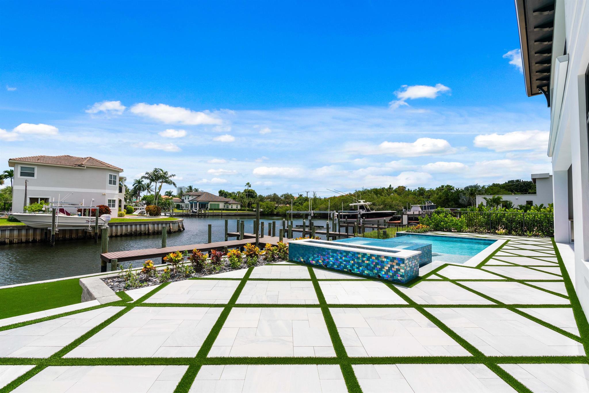 PIRATES COVE - Residential