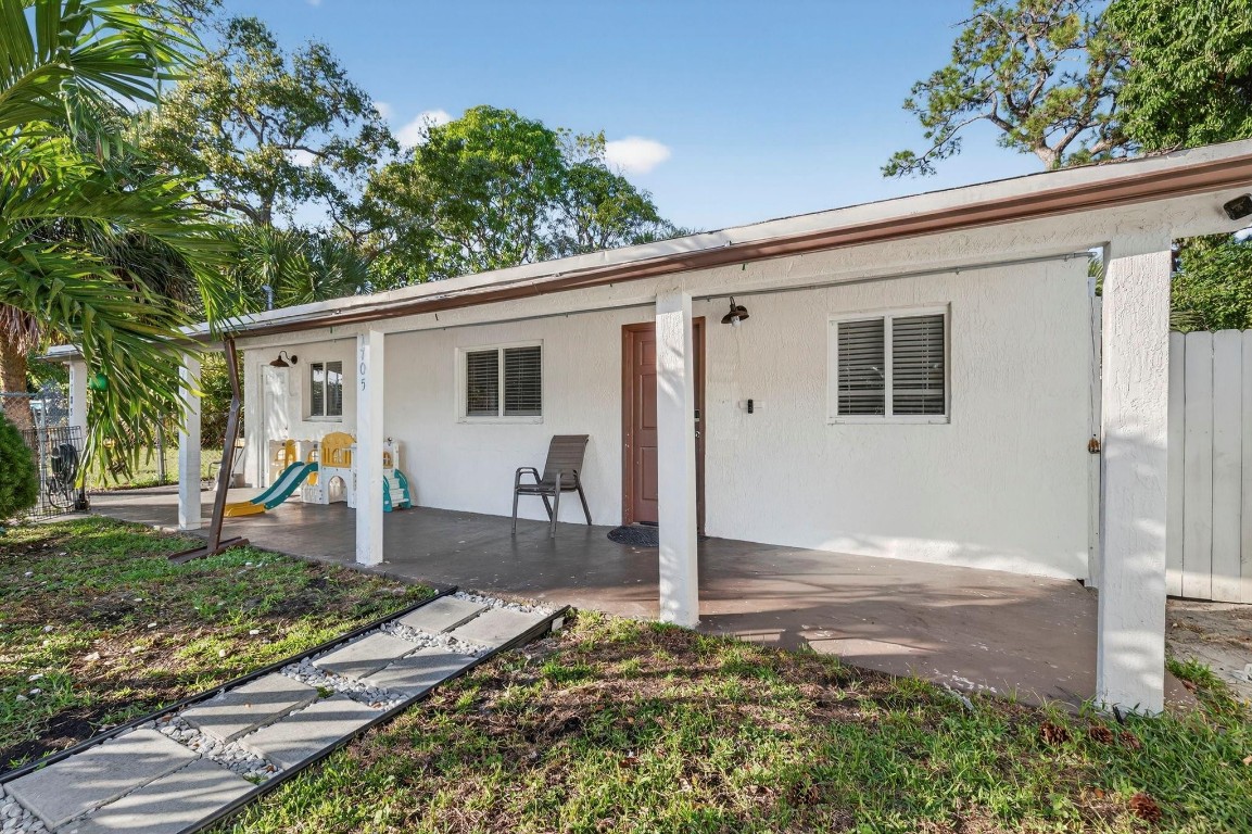 1705 Davie Boulevard