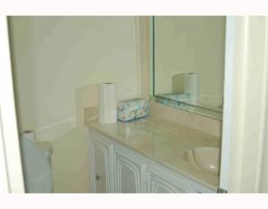 COLONIAL CLUB - Residential Lease