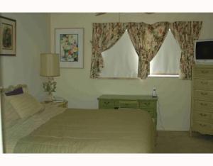 COLONIAL CLUB - Residential Lease