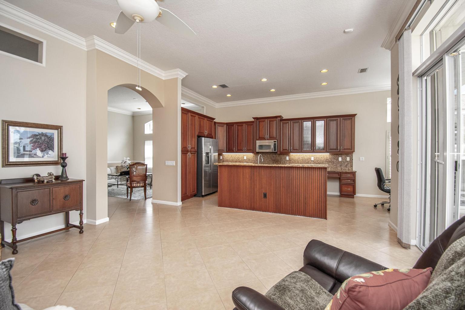 VALENCIA PALMS 6 - Residential