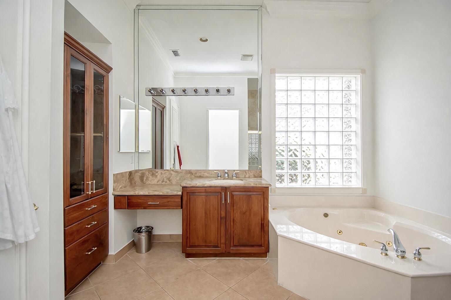 VALENCIA PALMS 6 - Residential