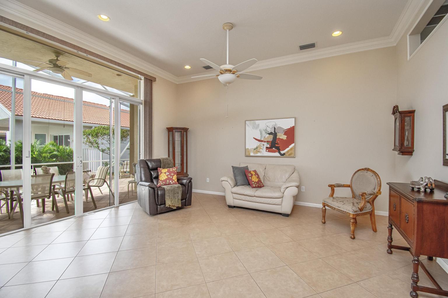 VALENCIA PALMS 6 - Residential