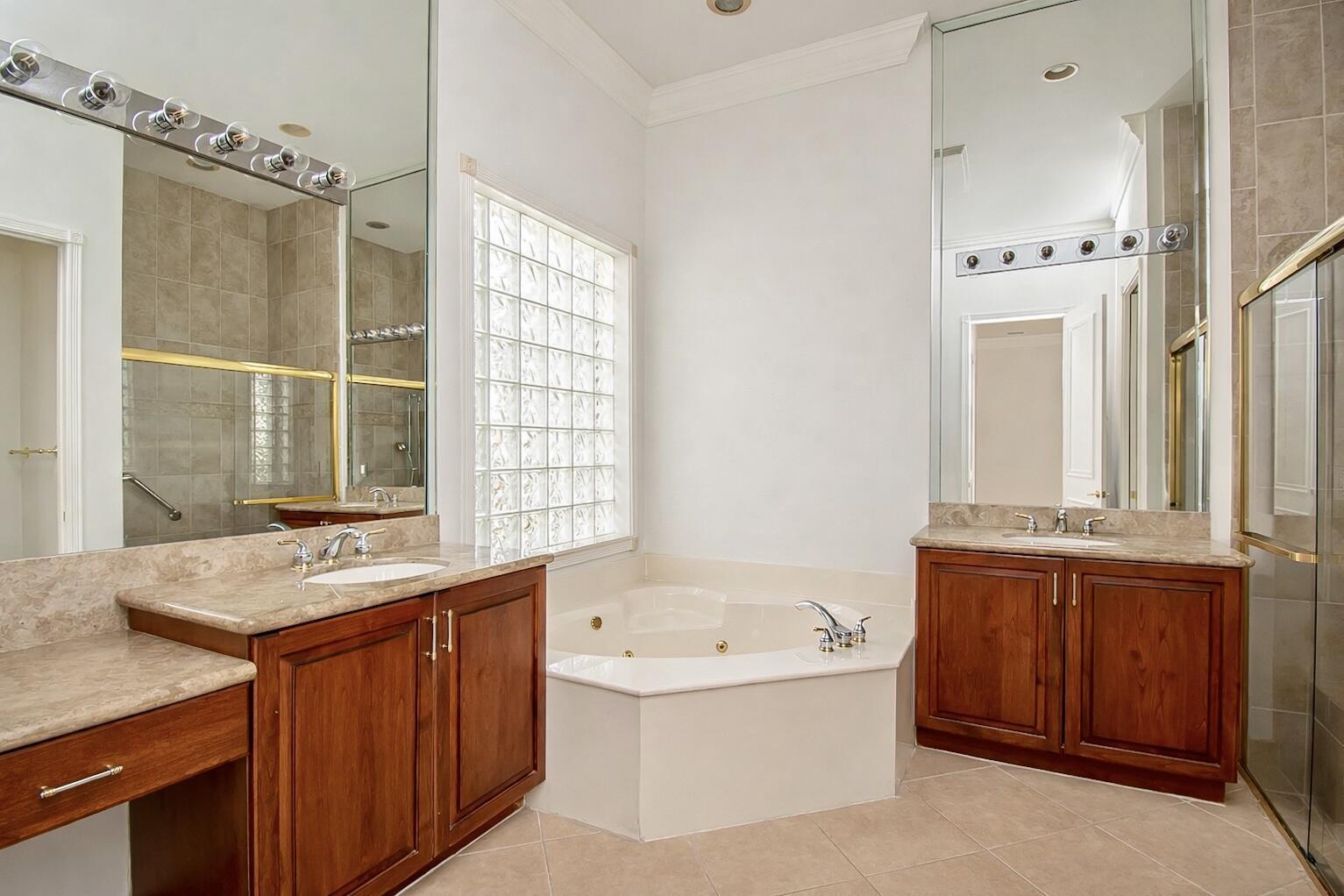 VALENCIA PALMS 6 - Residential