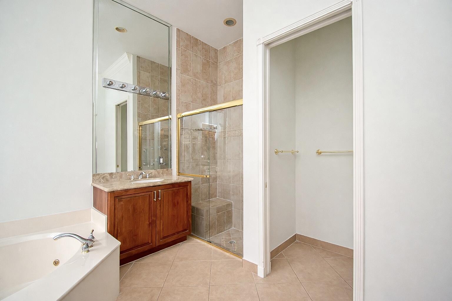 VALENCIA PALMS 6 - Residential