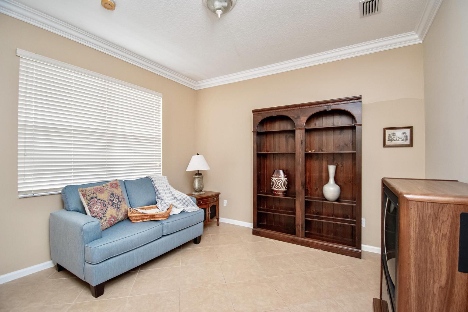 VALENCIA PALMS 6 - Residential