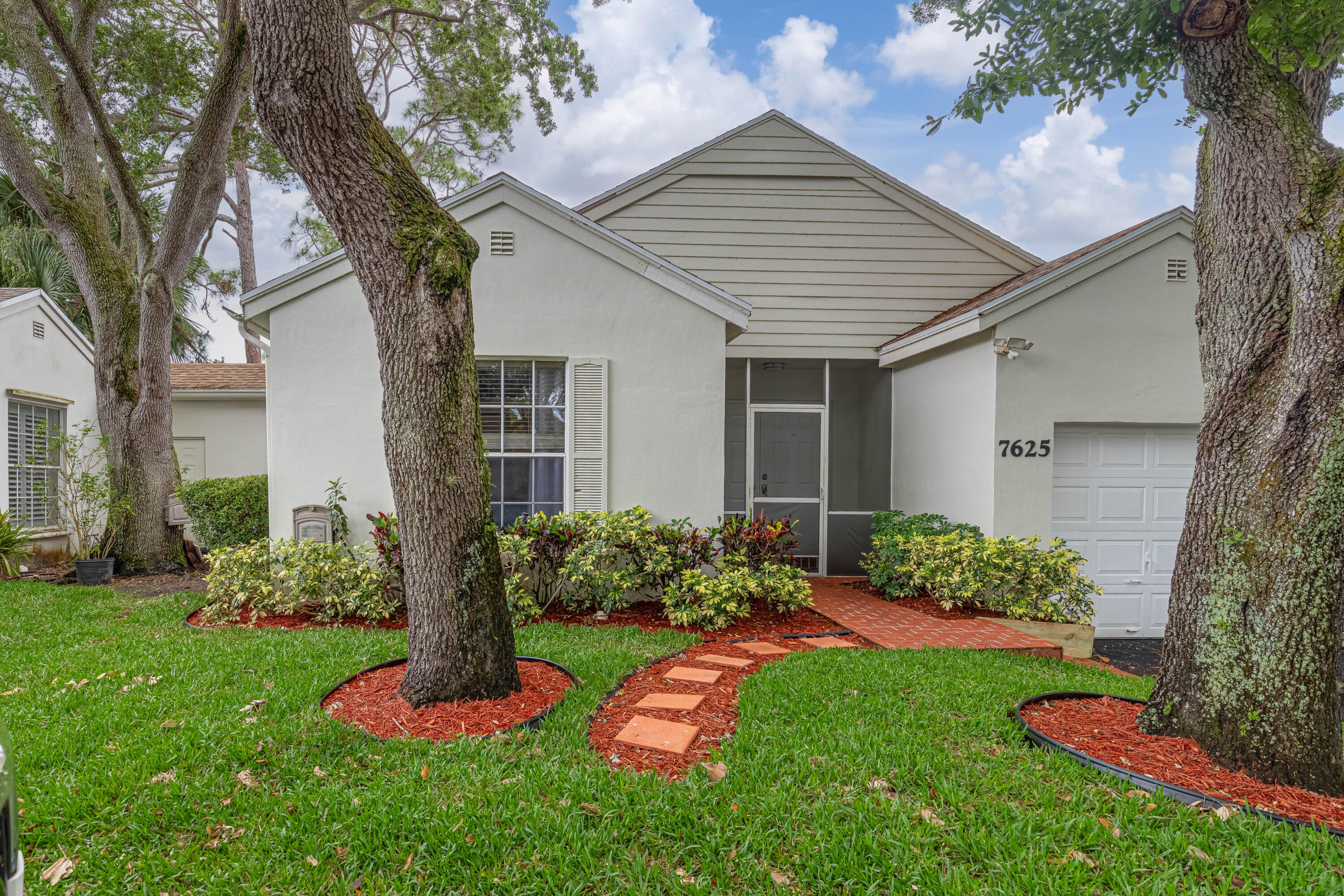 7625 Forest Green Lane, Boynton Beach, FL, 33436/$424,995 2 7625 Forest Green Lane