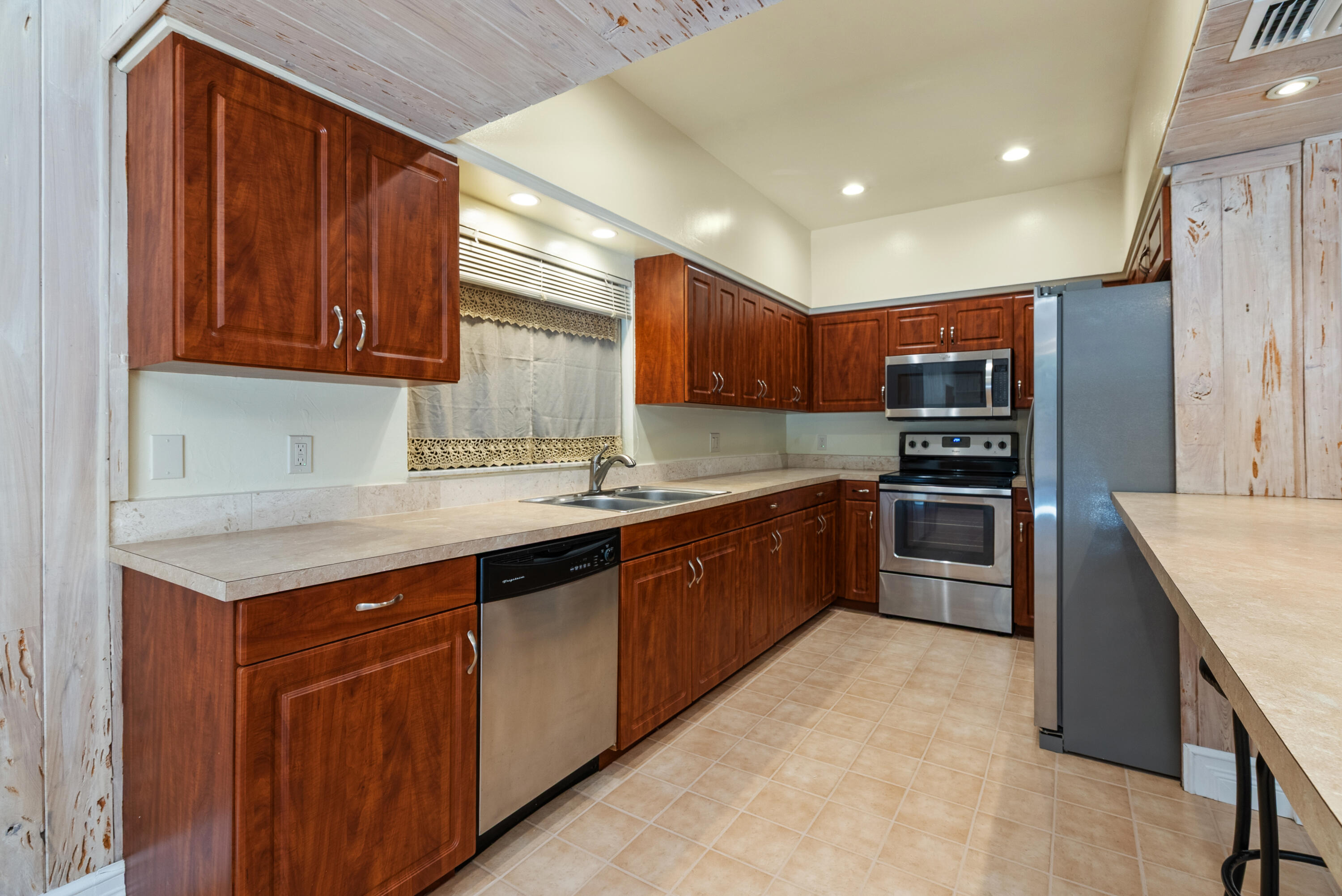 TALBOT HOUSE III CONDO - Residential Lease