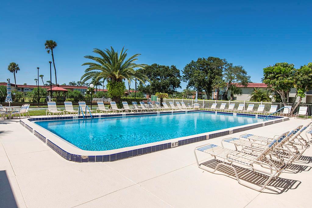 VISTA ROYALE PHASE IV BLDGS 83-111 - Residential