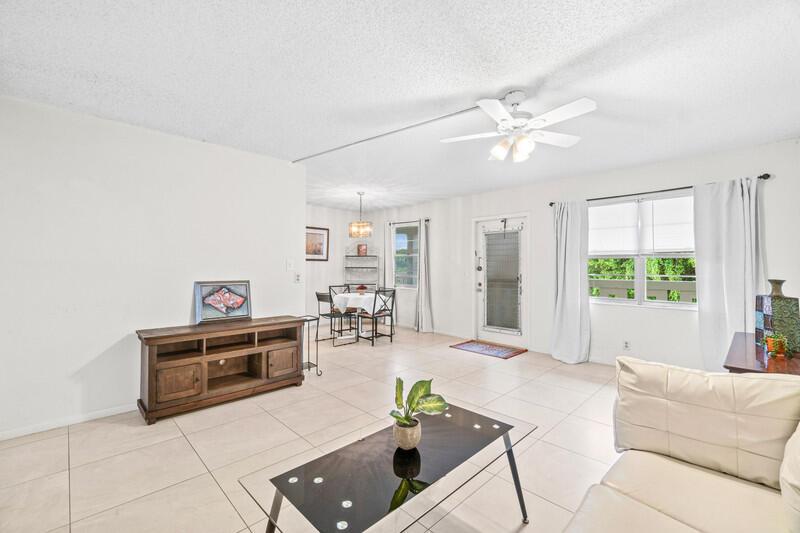 3051 Ainslie D