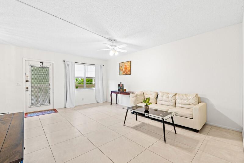 3051 Ainslie D