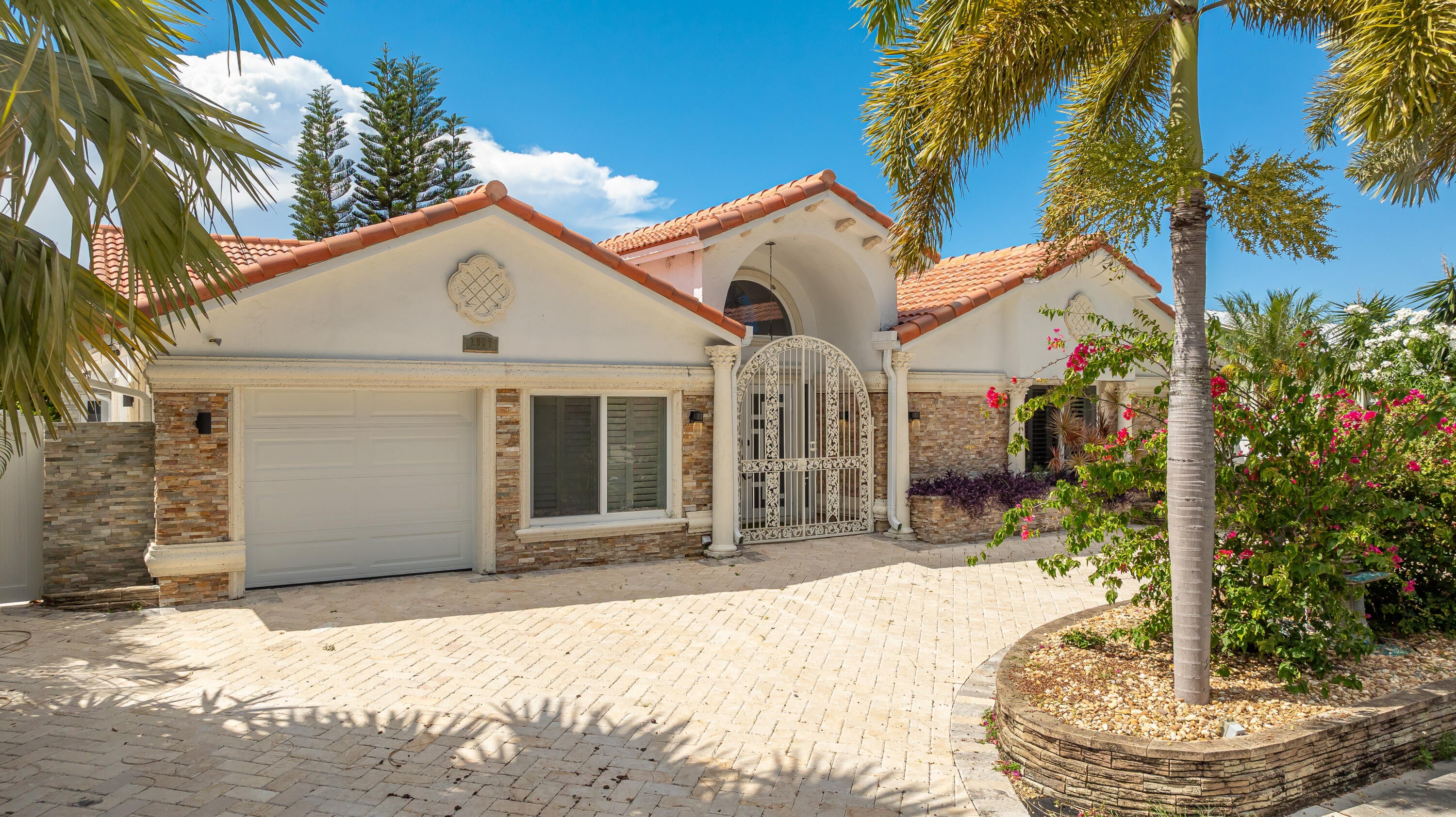 2557 SW 14TH Court