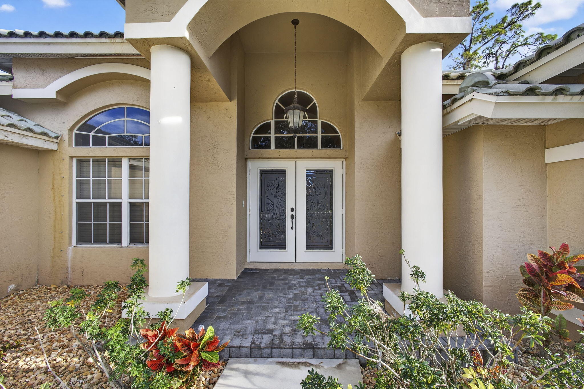 146 Fernwood Crescent