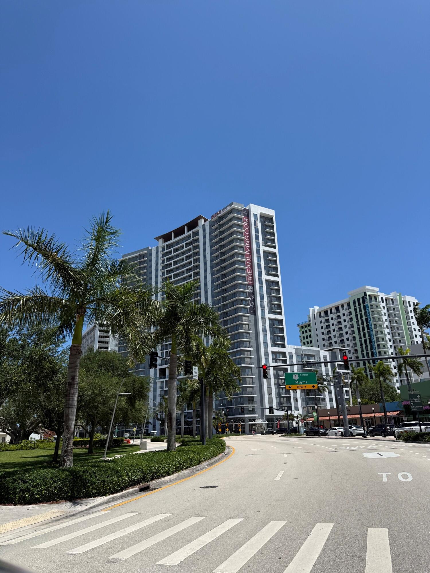 HOLLYWOOD - Residential