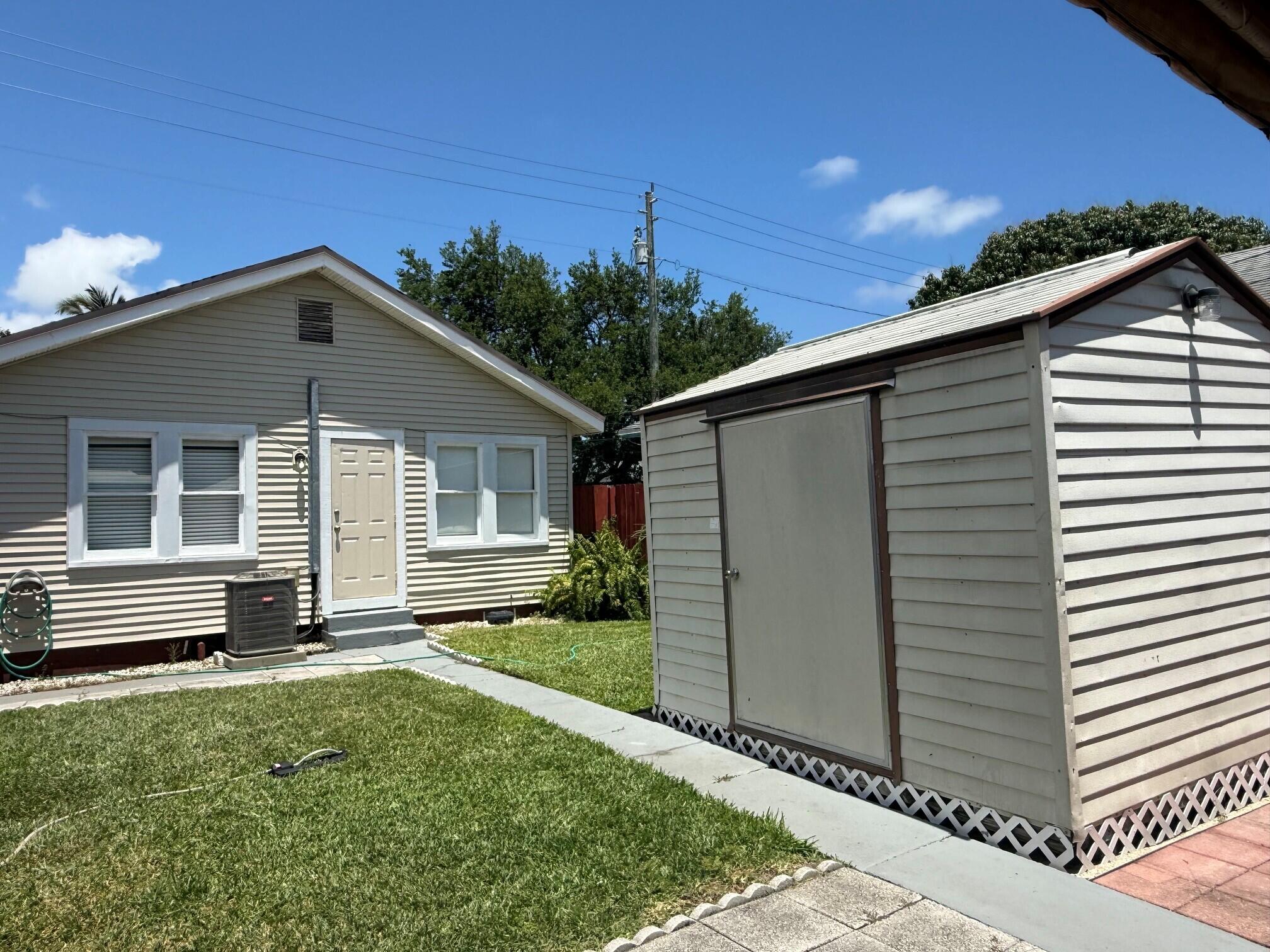 HOLLYWOOD - Residential