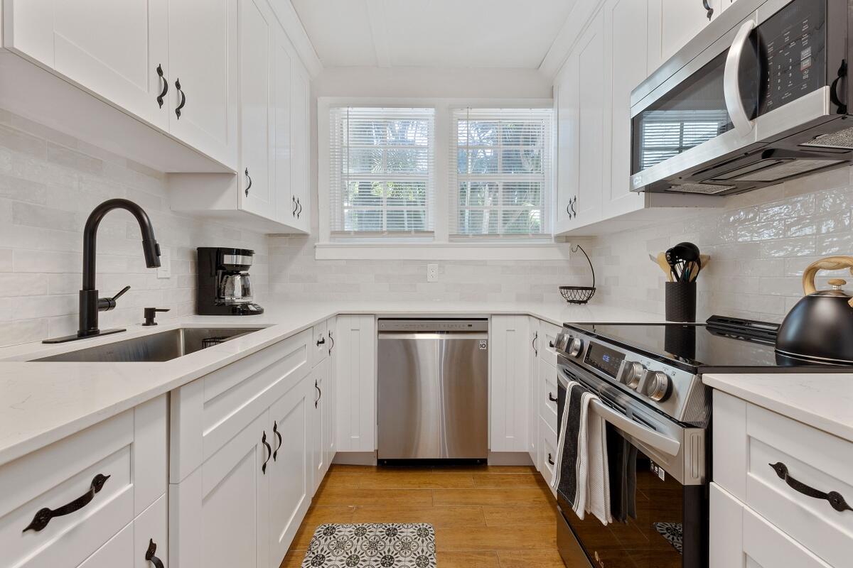 SOUTH PALM BEACH ESTATES - Residential Lease