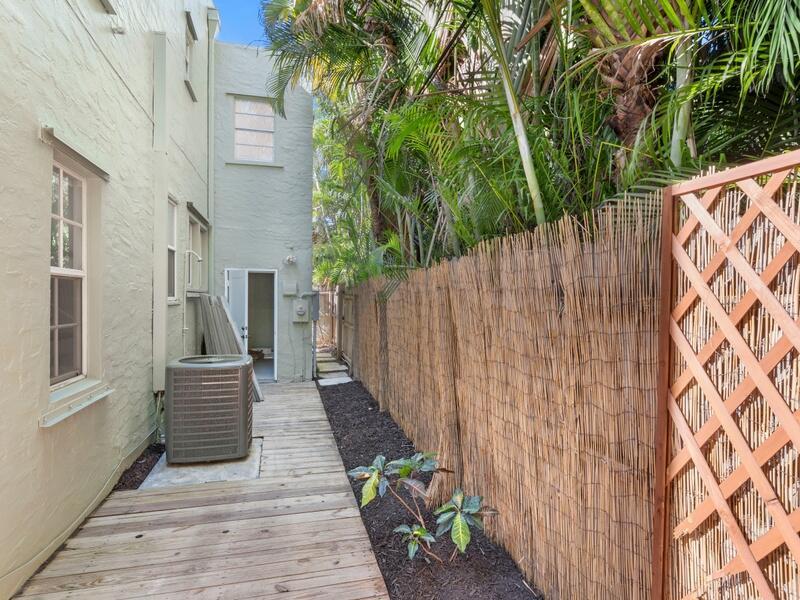 SOUTH PALM BEACH ESTATES - Residential Lease
