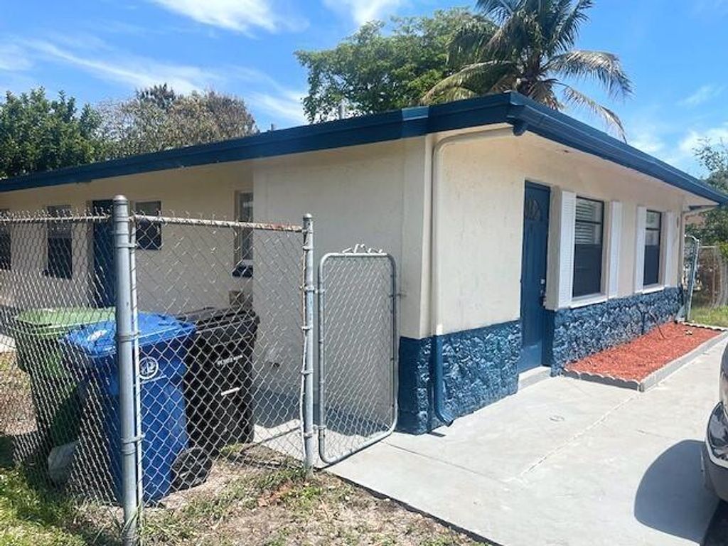 Photo of 1451 NW 20th Court #A-b, Fort Lauderdale, FL 33311 (MLS # B26026276)