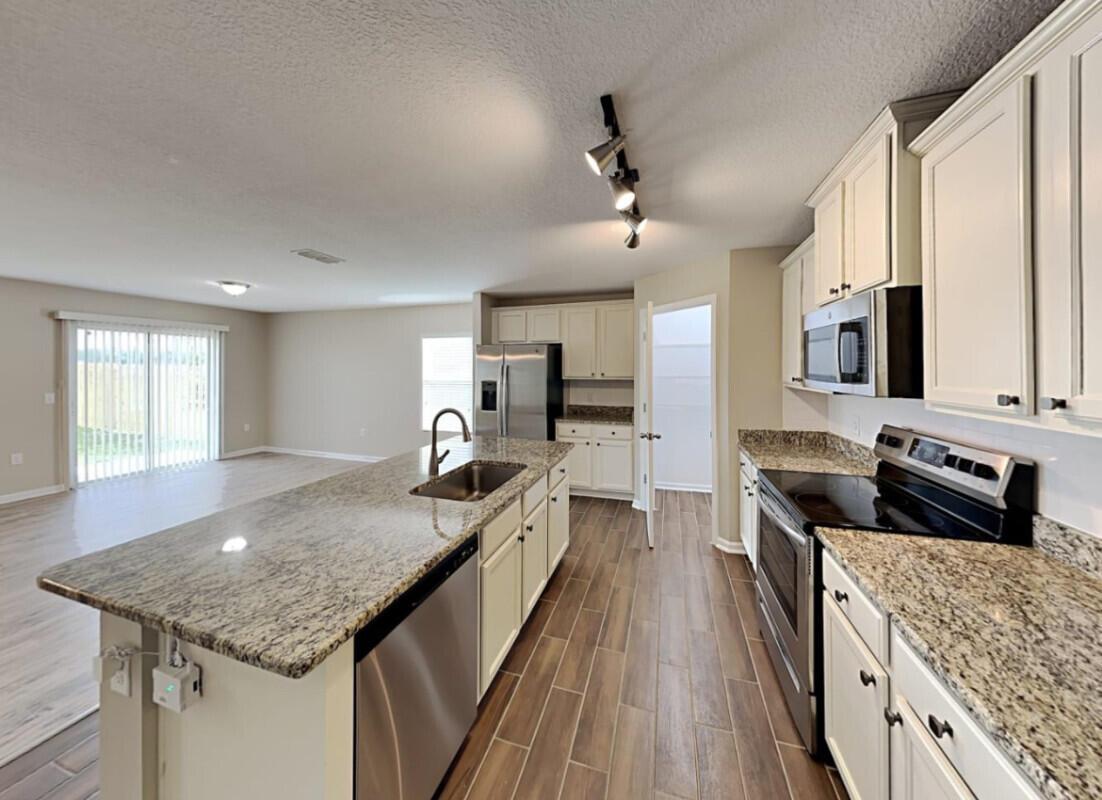 WOODCREST - Residential Lease