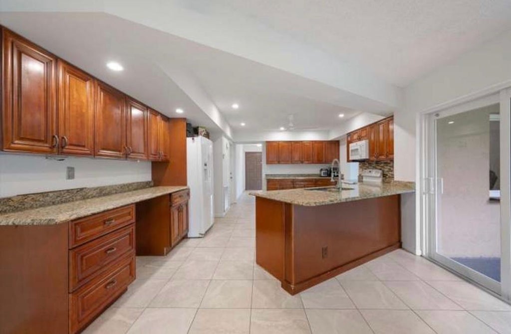 Photo of 11576 SANDERLING Drive, Wellington, FL 33414 (MLS # B26081150)