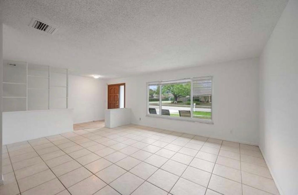 Photo of 11576 SANDERLING Drive, Wellington, FL 33414 (MLS # B26081150)
