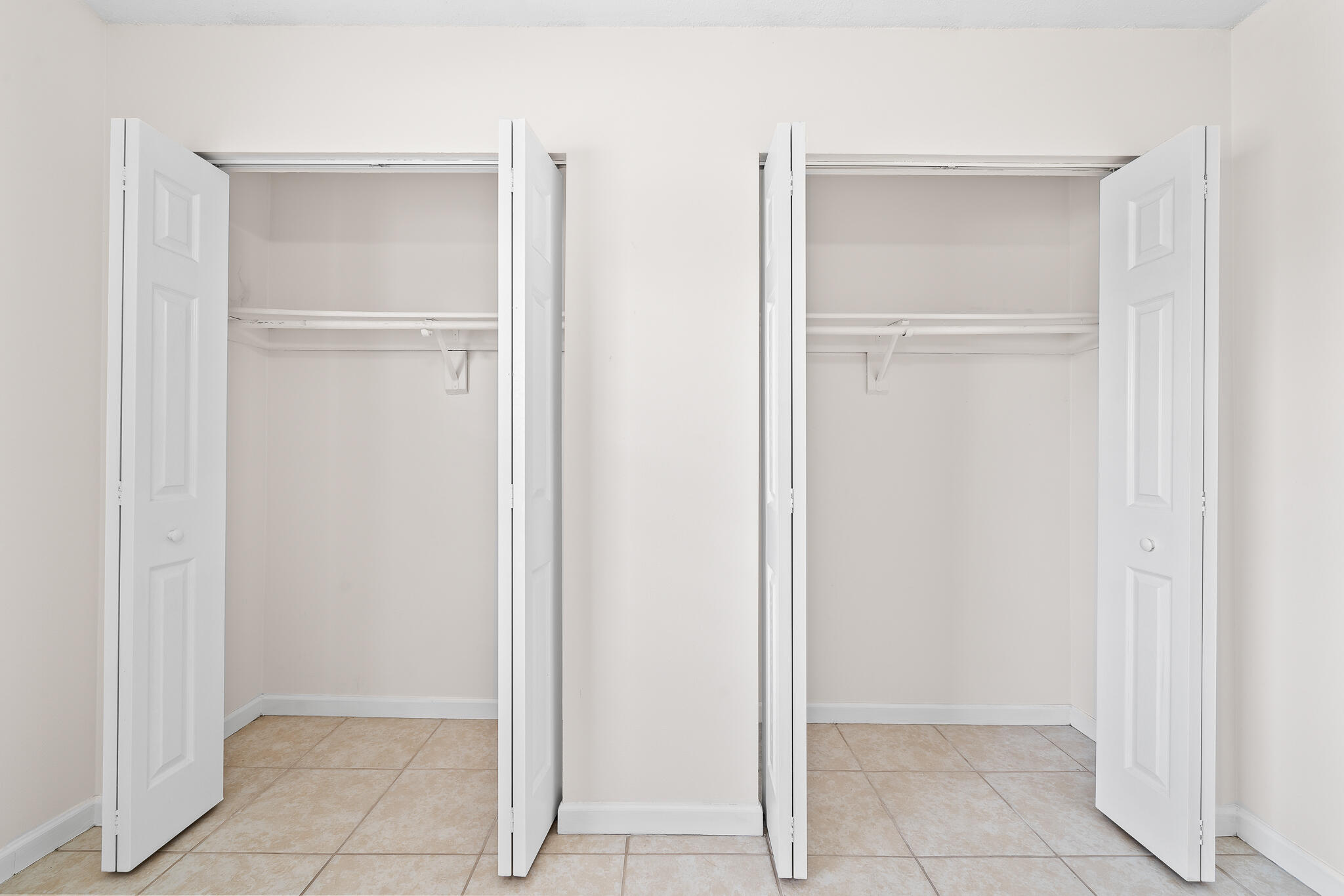 RIVERSIDE DRIVE - Residential