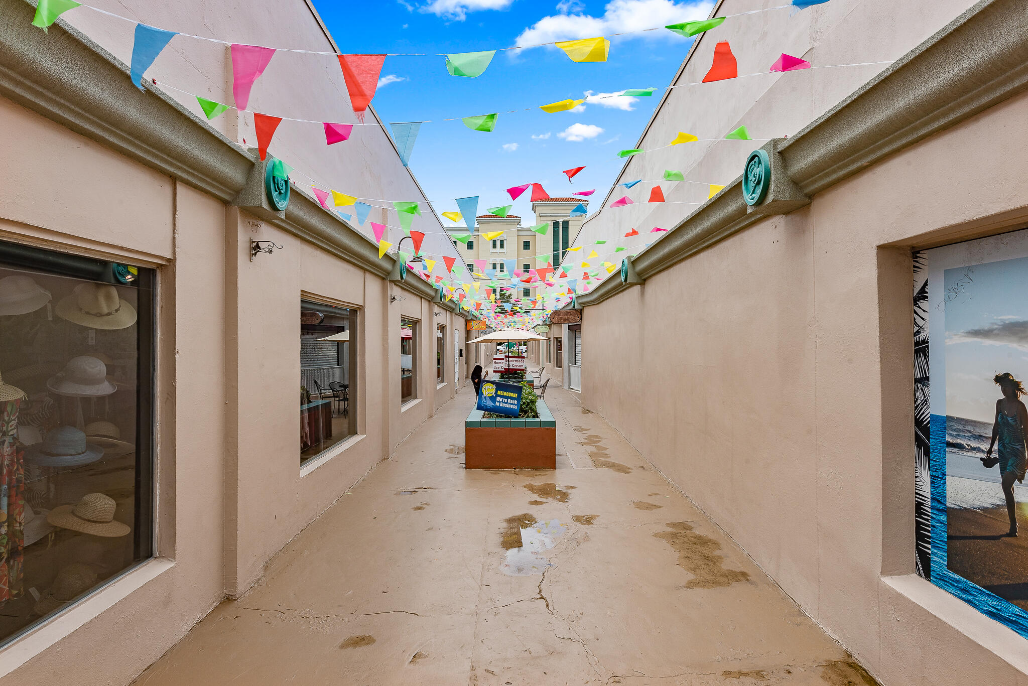 RIVERSIDE DRIVE - Residential