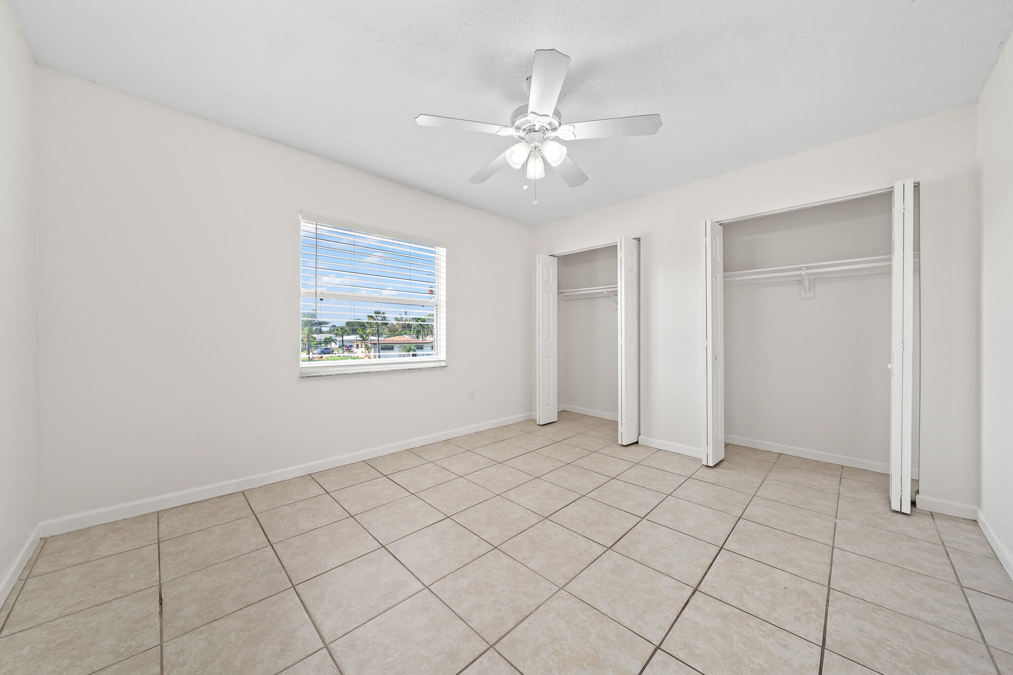 RIVERSIDE DRIVE - Residential