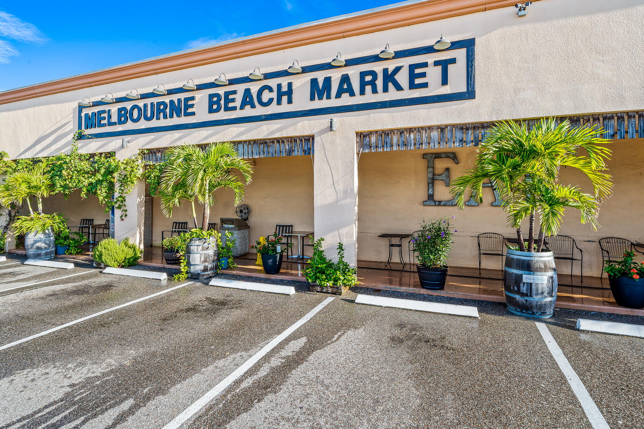 RIVERSIDE DRIVE - Residential